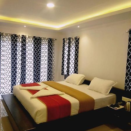 Runs Residency Hotel Ooty Esterno foto