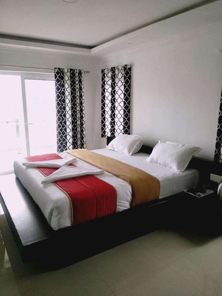 Runs Residency Hotel Ooty Esterno foto