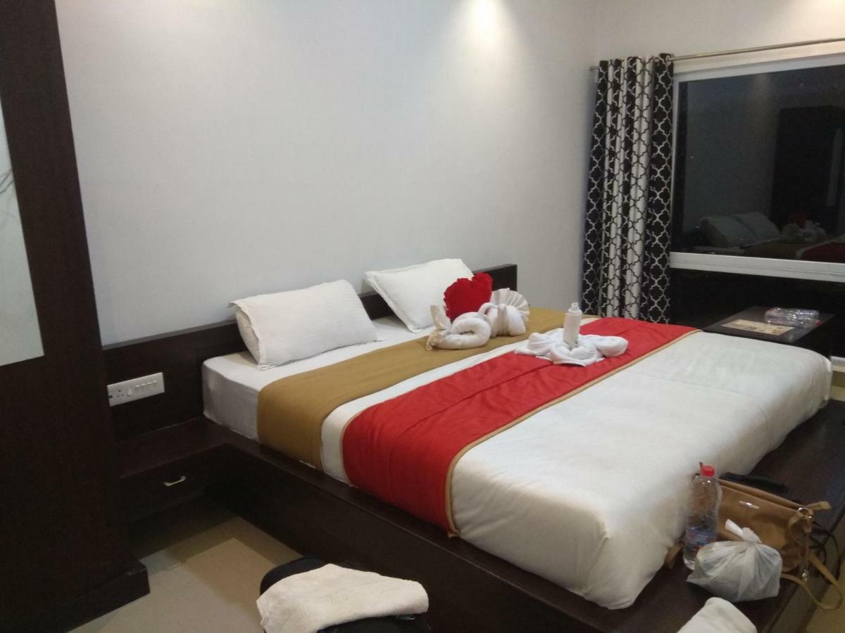 Runs Residency Hotel Ooty Esterno foto