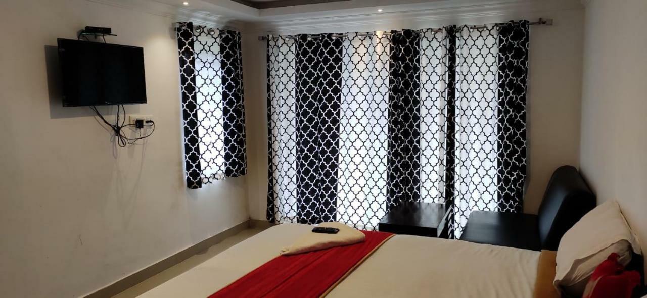 Runs Residency Hotel Ooty Esterno foto